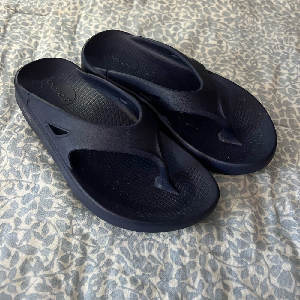 OOFOS Women’s Size 5 Midnight Blue Comfort Sandals